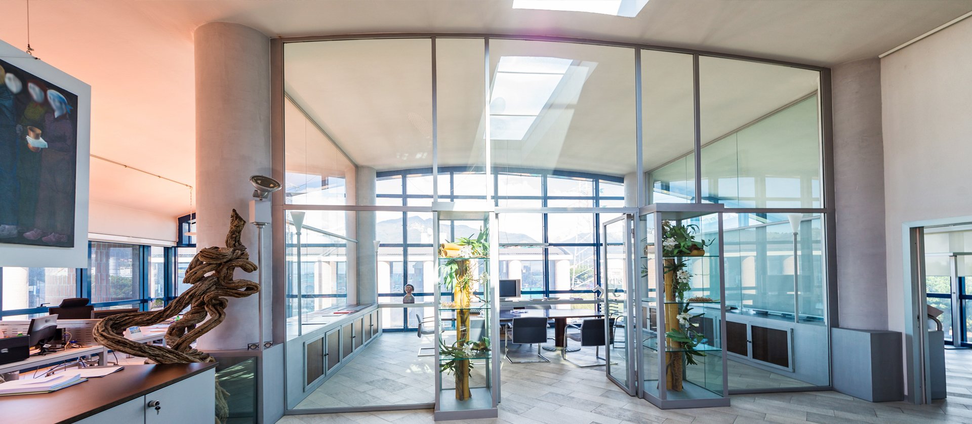 teamcontracts-the best glass handrails in kerala